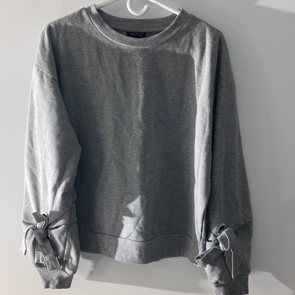 Topsho gray sweater with details on sleeves - Picture 2 of 4